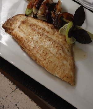 Zeetong met groenten spiesjes